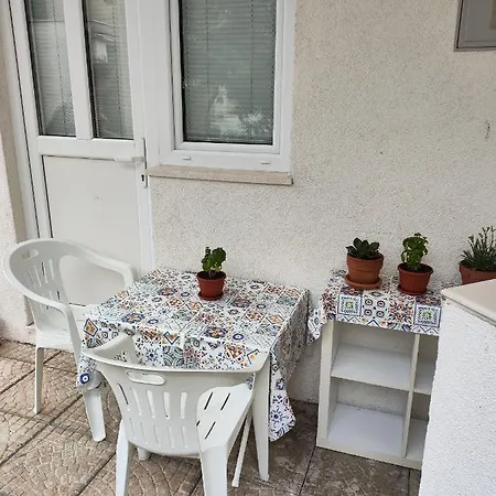 Cozy One-bedroom Apartment, 15 Minutes From Center Appartamento *