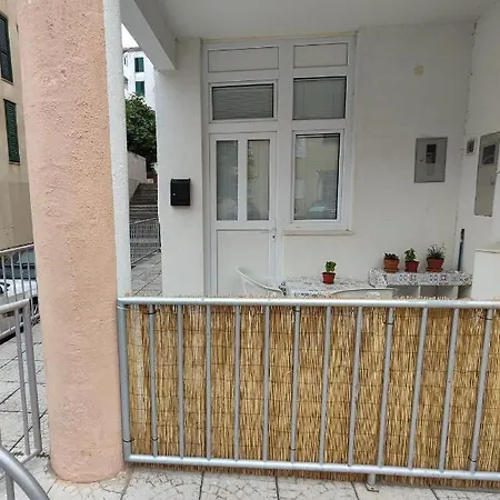Appartamento Cozy One-bedroom Apartment, 15 Minutes From Center *